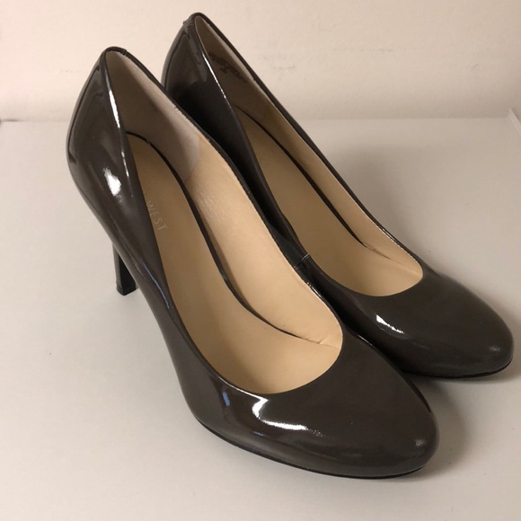 Nine West Shoes - Nine West Women’s Taupe Heels Size 9